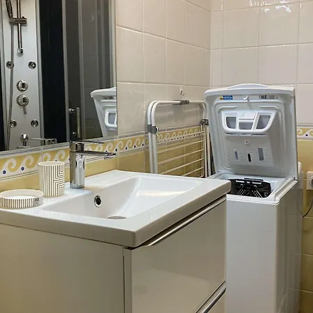 Renove Avec Balcon, Proche Parc, Wifi, Lave-linge, - Fr-1-553-233